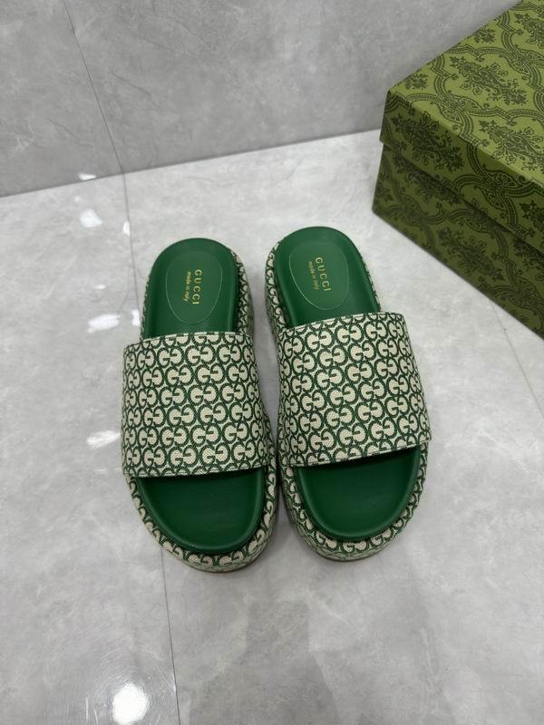 Gucci Men's Slippers 530